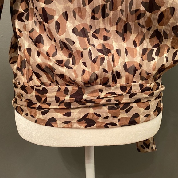 Silk Leopard print wrap blouse - Picture 4 of 6